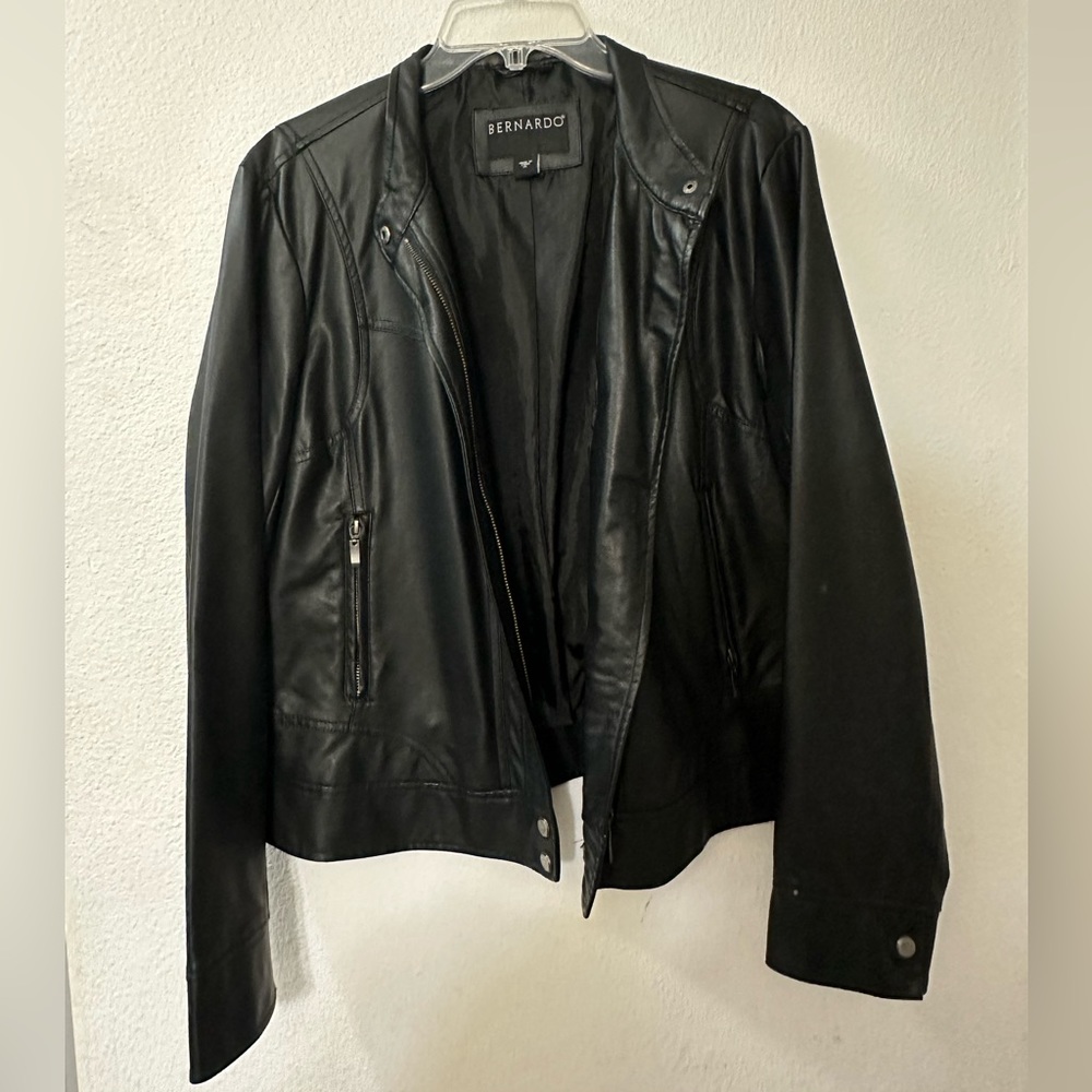 Bernardo Black Leather Jacket. Size XL.